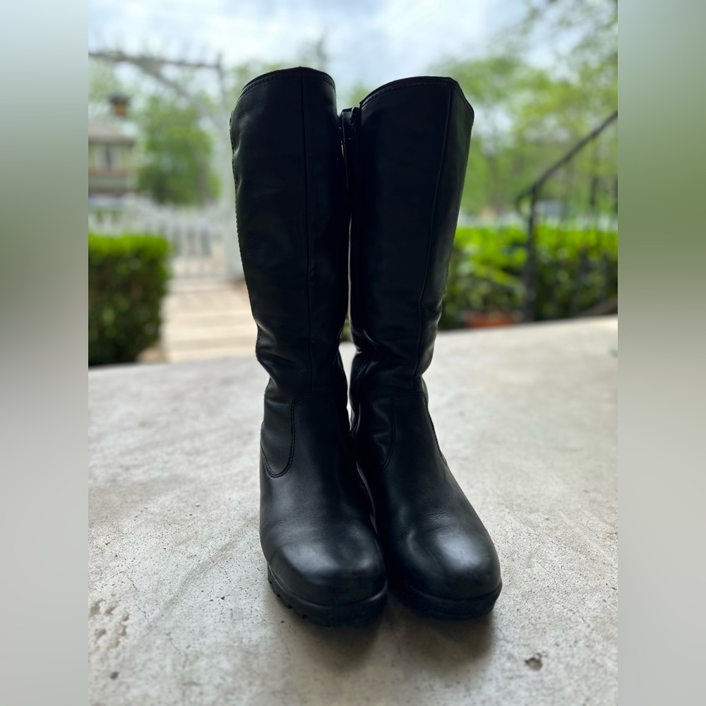 La Canadienne shearling-lined leather boots, Women’s Sz 9M